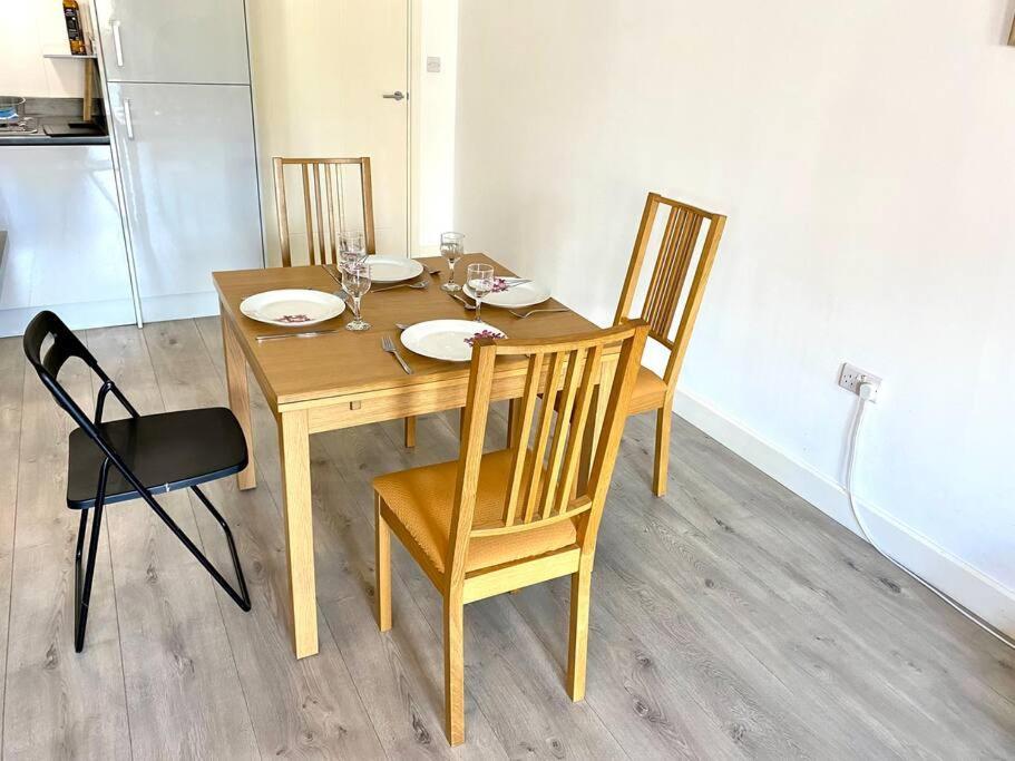 Modern Apartment With Private Terrace เอดินบะระ ภายนอก รูปภาพ